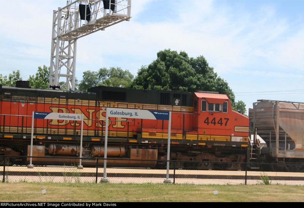 BNSF 4447